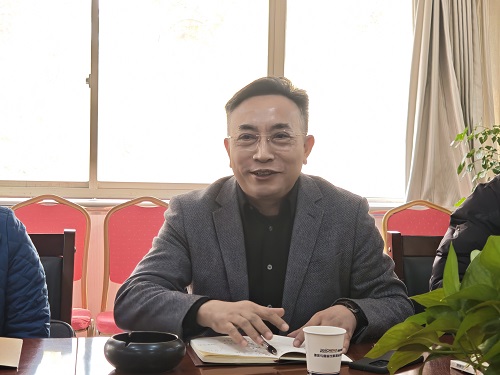 李秉2.jpg